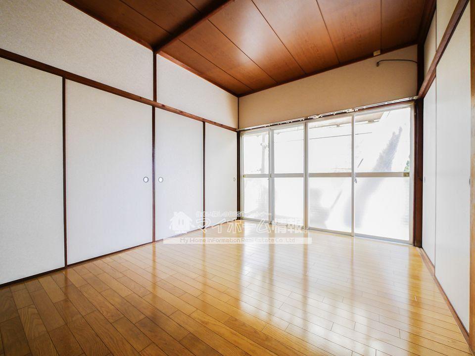 その他設備　木目調のフロアが落ち着いた雰囲気を生み出します♪