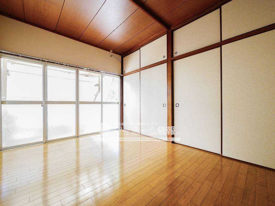 居室・リビング　南側からあたたかい光が差し込んできます♪