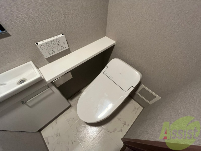 トイレ　トイレです。ユニットバスになってますのでコンパクト。