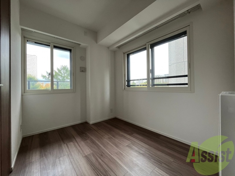 その他部屋・スペース　寝室はこちらです。光が差し込む、温かみのあるお部屋です。