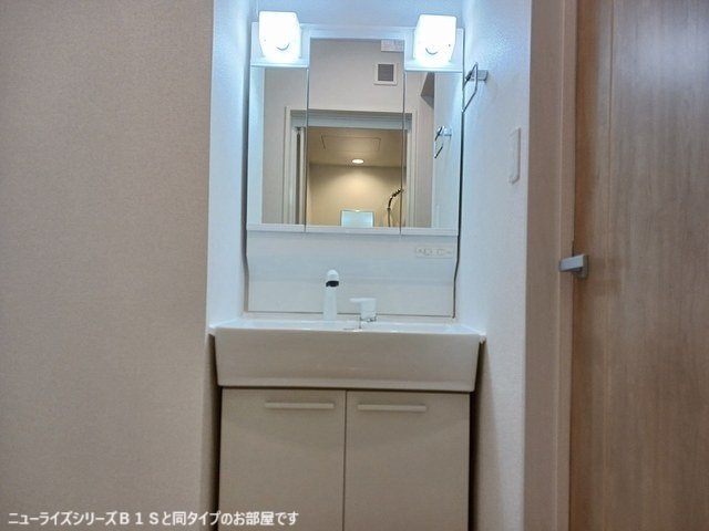 洗面設備　同タイプのお部屋です（現況を優先します）