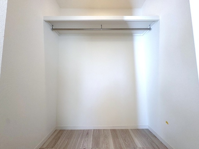 収納　南側洋室のウォークインクローゼットです