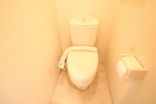 トイレ　※別室の参考写真の為、現況優先です。