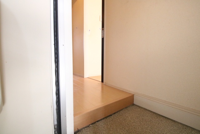 玄関　※別室の参考写真の為、現況優先です。