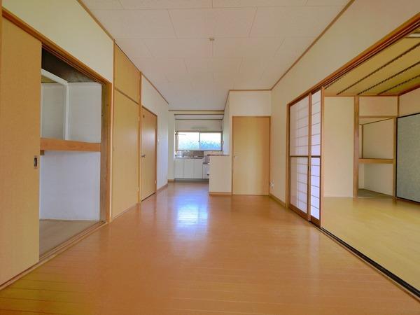 渡辺貸家 東棟の居間写真