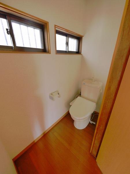 渡辺貸家 東棟のトイレ写真