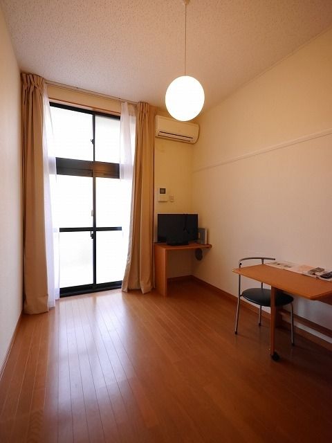 居室・リビング　★広々した洋室★