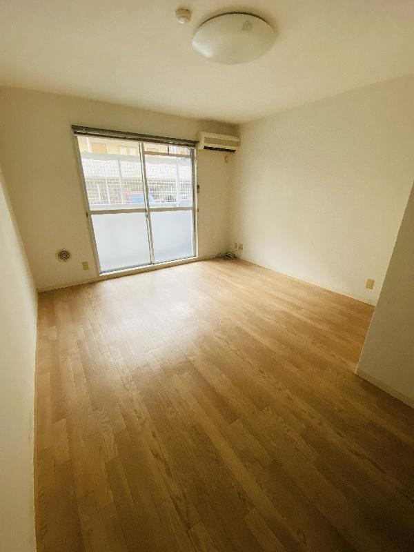 居室・リビング　こちらのリビングで趣味の時間をお楽しみください