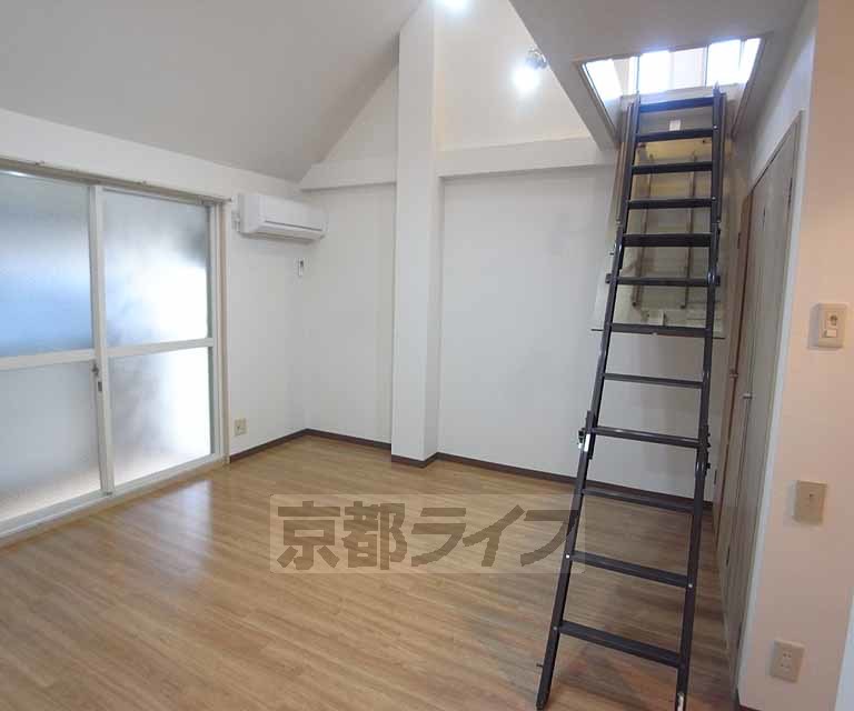 その他部屋・スペース　ロフトへ上る階段です