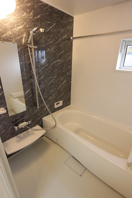 バス・シャワールーム　１０２　浴室