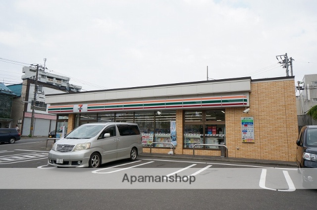 コンビニ　セブンイレブン（コンビニ）まで233m