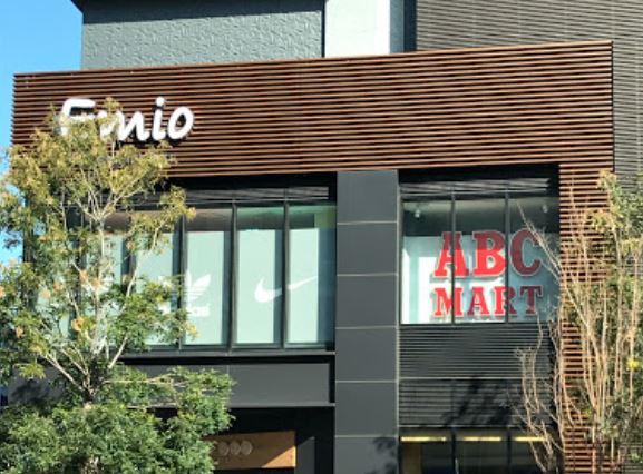 ショッピングセンター　Emio(エミオ)石神井公園（ショッピングセンター）まで1134m