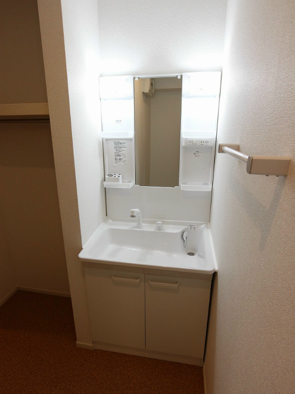 洗面設備　写真は同型タイプ