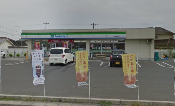 コンビニ　ファミリーマート（コンビニ）まで762m