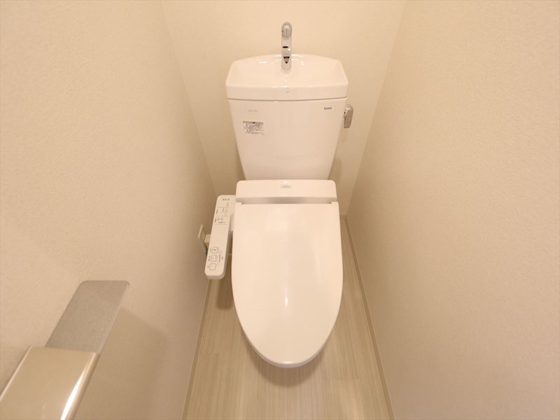 トイレ　温水洗浄暖房便座付トイレ