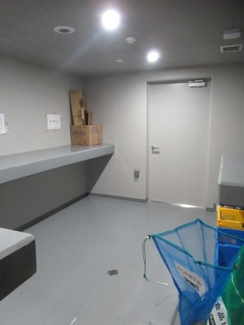 ロビー　ゴミ置き場