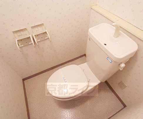 近鉄京都線 富野荘駅 徒歩12分 2階建 築30年のトイレ写真
