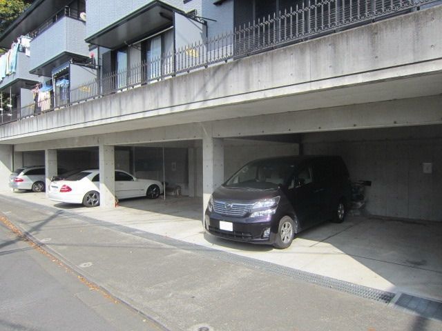 駐車場　★建物の地下部分に駐車場があります★