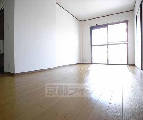 その他部屋・スペース　広々リビングです。