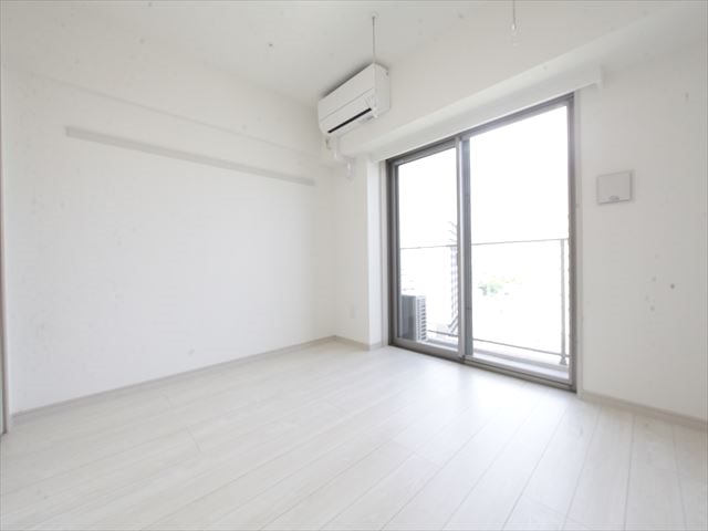 バルコニー　洋室6.2帖　エアコン完備　バルコニーに面しています