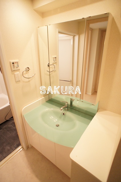 洗面設備　身支度に欠かせない独立洗面台♪