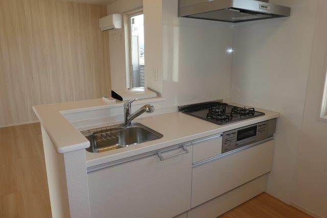 キッチン　３口ガスコンロ付きシステムキッチン