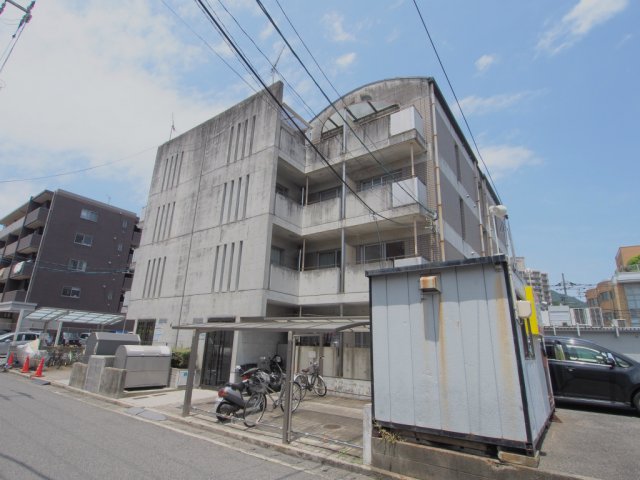 リーガルフォーラムの建物外観