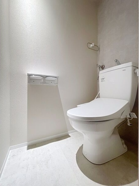 トイレ　※類似物件の写真となります。