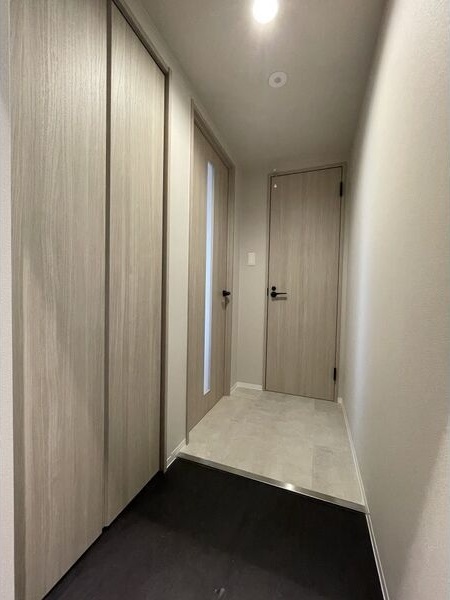 玄関　※類似物件の写真となります。