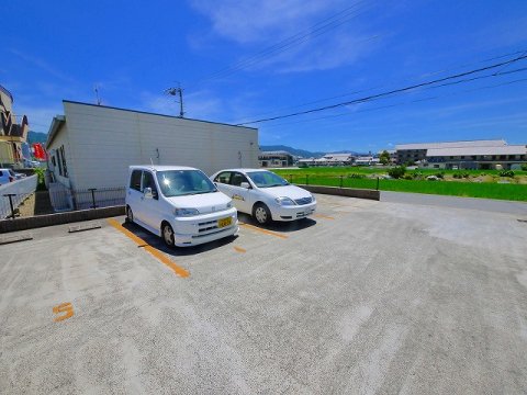 駐車場　駐車場完備です
