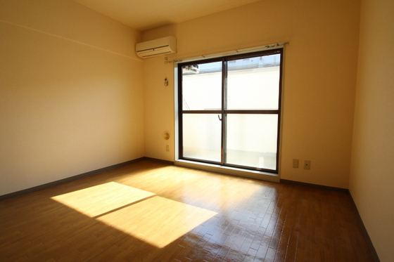 居室・リビング　※別部屋の写真です