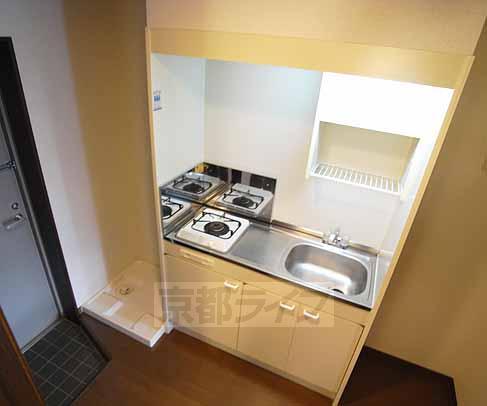 キッチン　調理スペースも充分確保しております