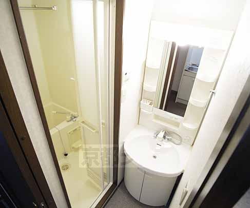 洗面設備　脱衣スペースも確保しております