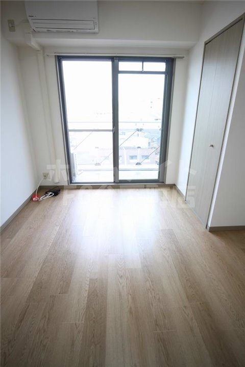 居室・リビング　こちらの居間で趣味の時間をお楽しみください