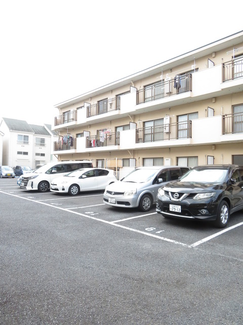 駐車場　敷地内平置き駐車場（8800円）