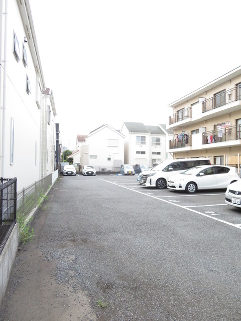 駐車場　敷地内平置き駐車場（8800円）