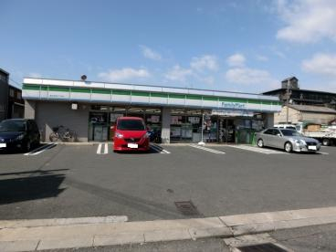 コンビニ　ファミリーマート（コンビニ）まで606m