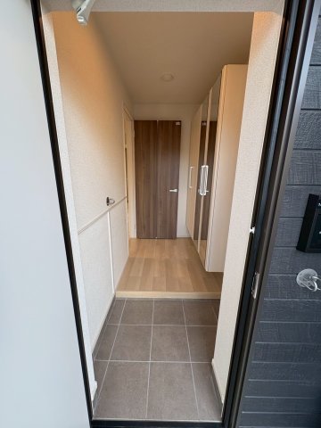 玄関　※同タイプ写真になります