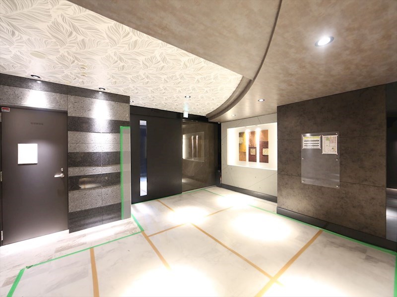 エントランス　エントランス　オートロック　宅配ＢＯＸ　防犯カメラ