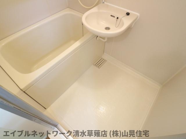 バス・シャワールーム　コンパクトで使いやすいお風呂です