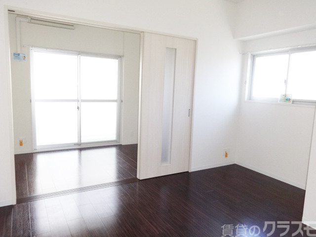 居室・リビング　室内は２面採光なので陽射したっぷりです☆