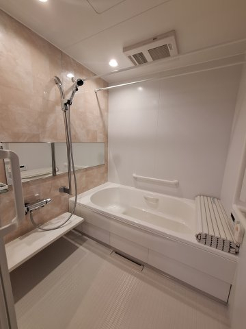 バス・シャワールーム　栓を閉めればボタン一つでオートバス