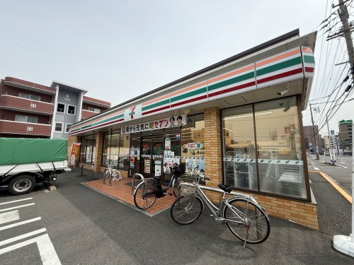 コンビニ　セブンイレブン四日市久保田2丁目店（コンビニ）まで367m