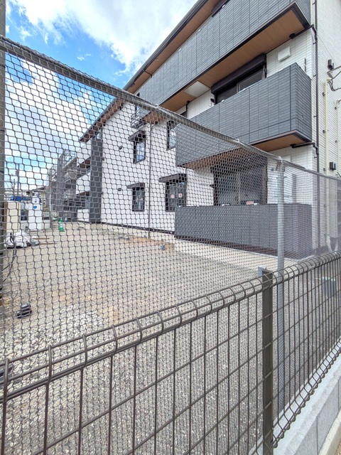 駐車場　建築中