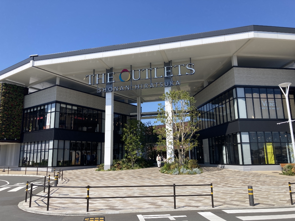 ショッピングセンター　ジ・アウトレット湘南平塚（ショッピングセンター）まで914m
