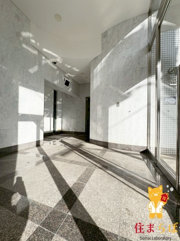 ロビー　「研究員の眼差しで見つけた“しっくりくる一室”があります。」