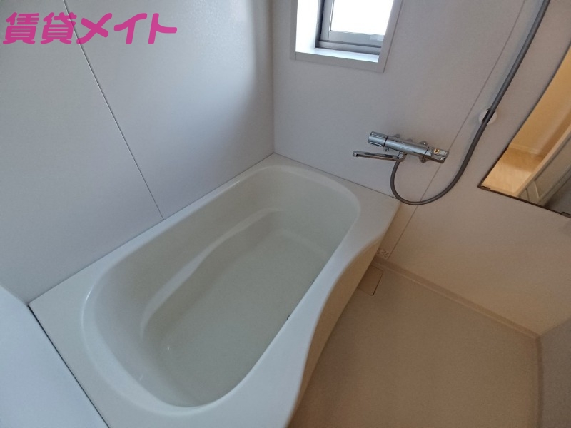 バス・シャワールーム　同物件、別部屋写真です