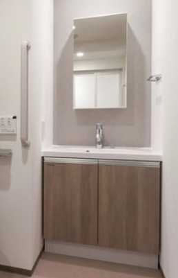 洗面設備　スペースが確保できる洗面所です