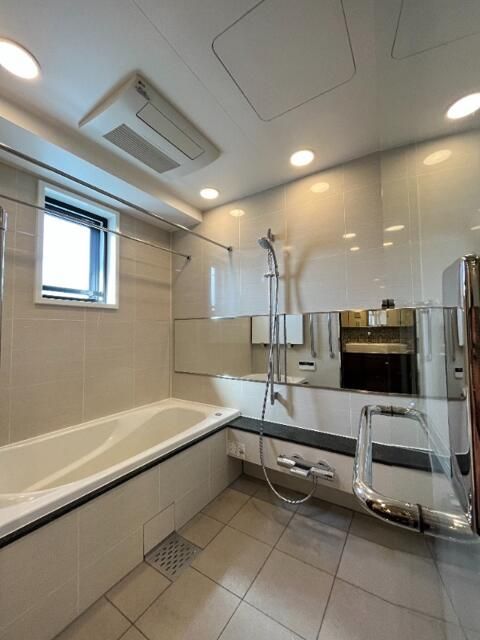 バス・シャワールーム　コンパクトで使いやすいお風呂です