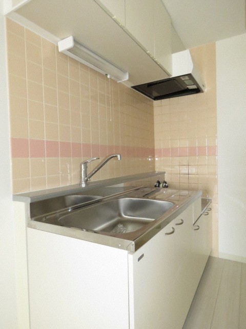 キッチン　人気で使用しやすい独立型キッチン採用です♪